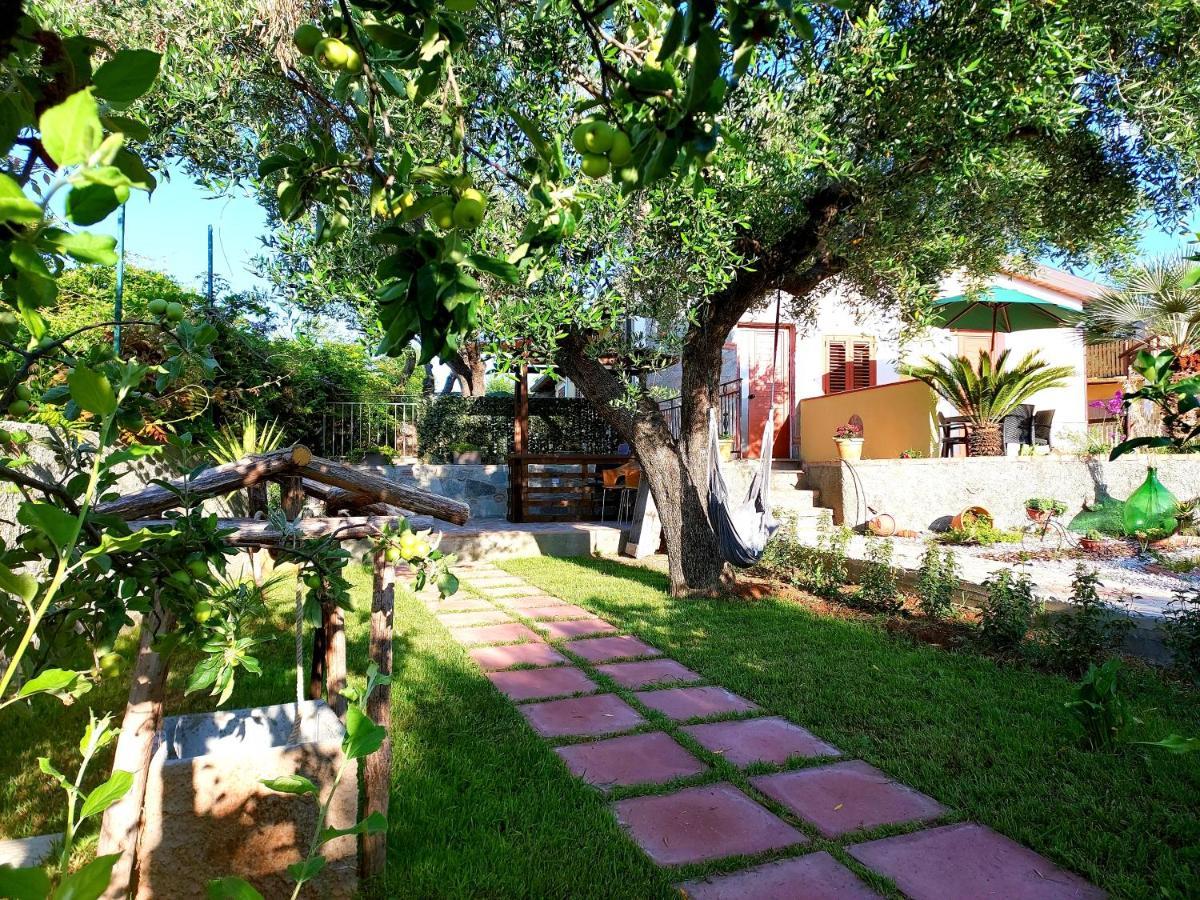 מרינה די קמרוטה Parco Esmeralda - Family Residence E Breakfast מראה חיצוני תמונה